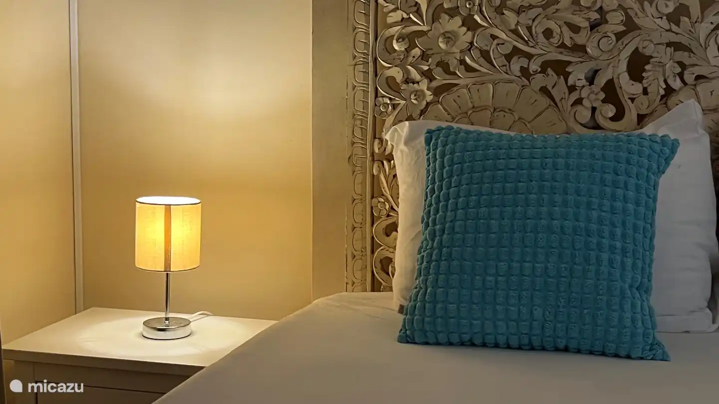 Segundo dormitorio con cama queen