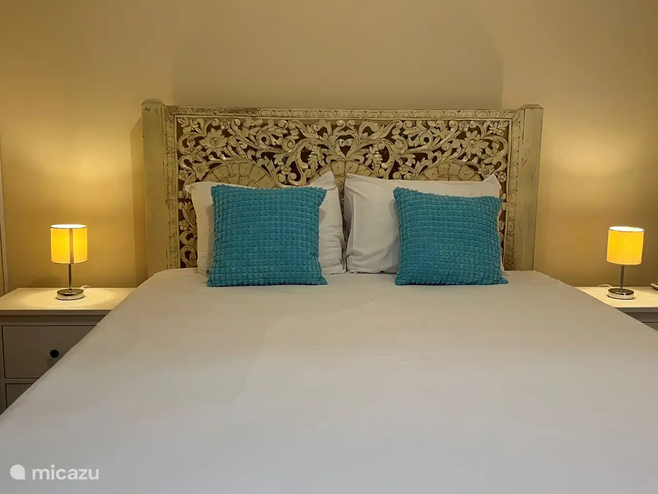 Segundo dormitorio con cama queen