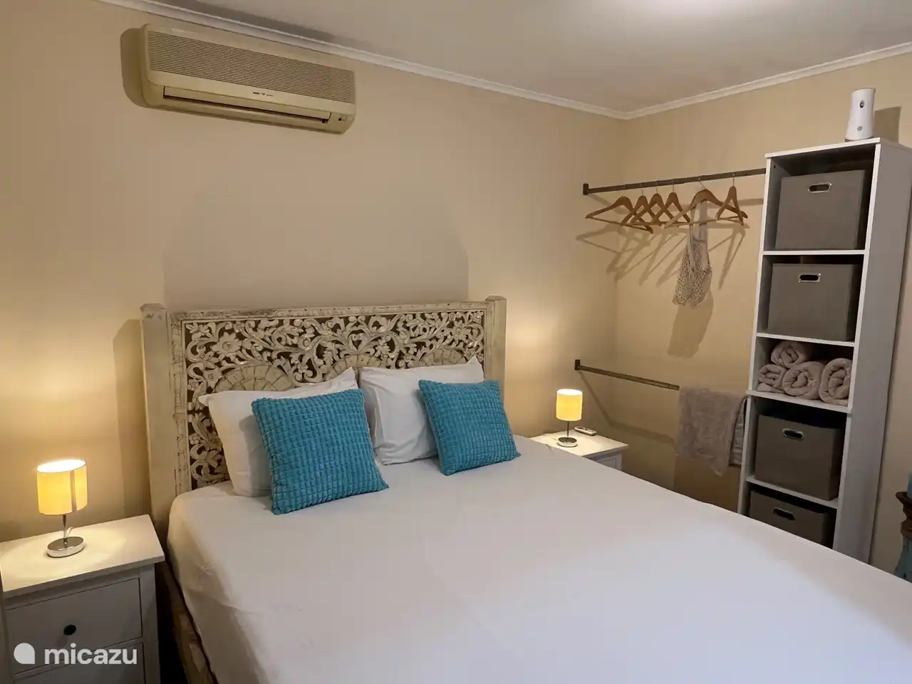 Segundo dormitorio con cama queen