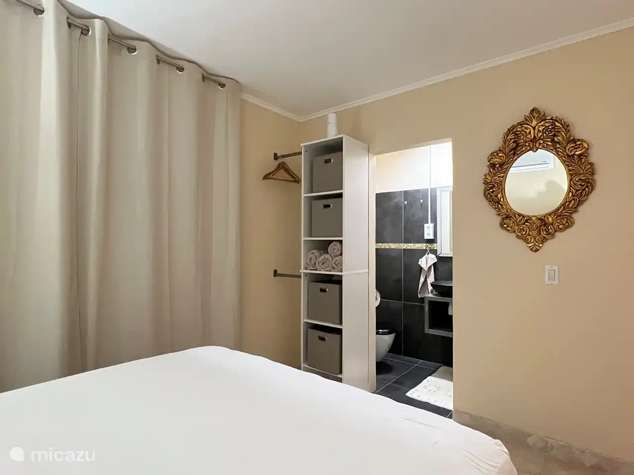 Tercer dormitorio con cama francesa