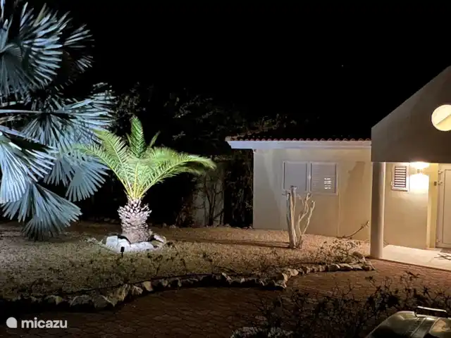 Villa Palapa View en Curazao, Bandabou (oeste), Coral Estate, Rif St.Marie - villa Casa delantera en la noche