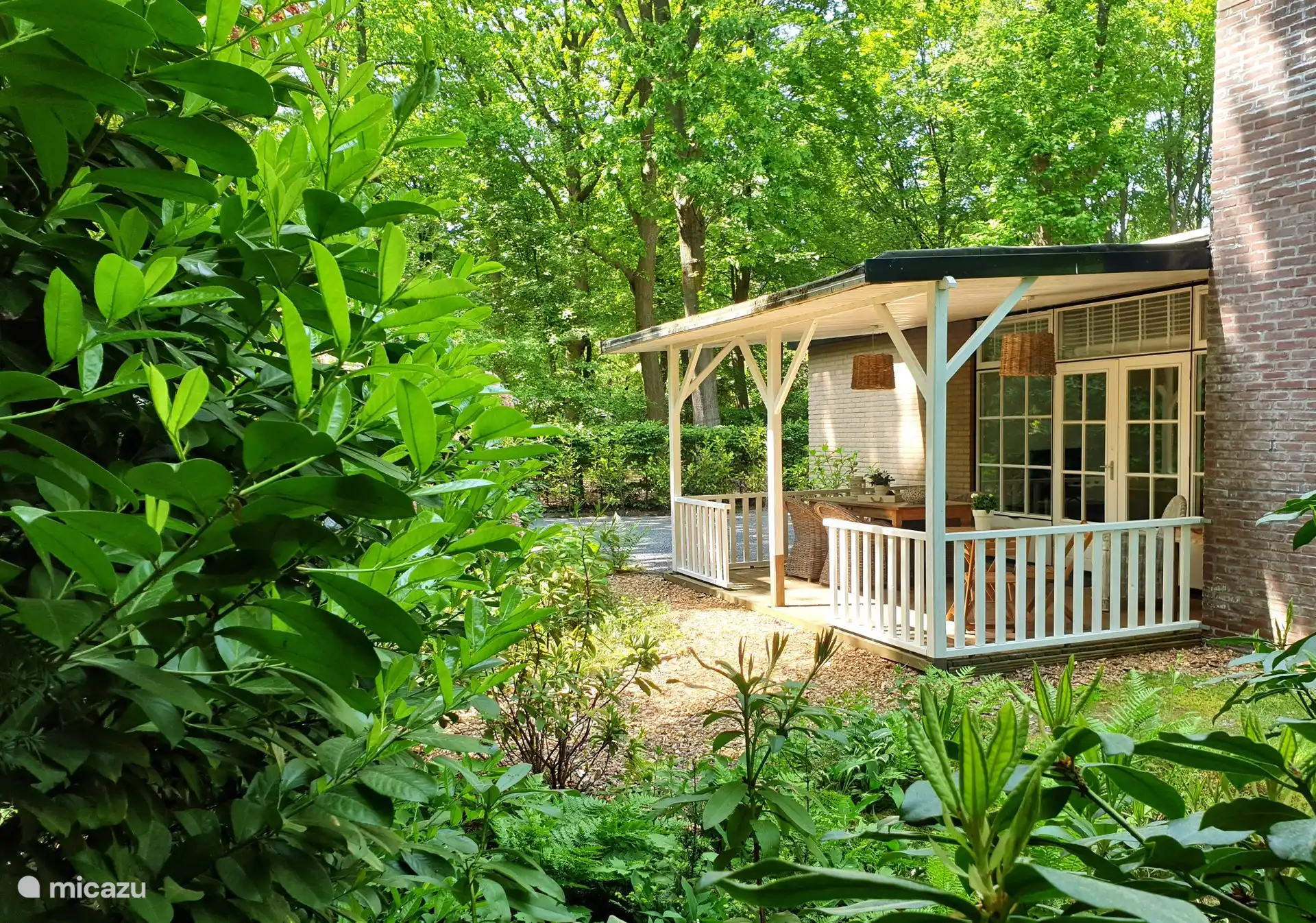 Cottage Holten in the green