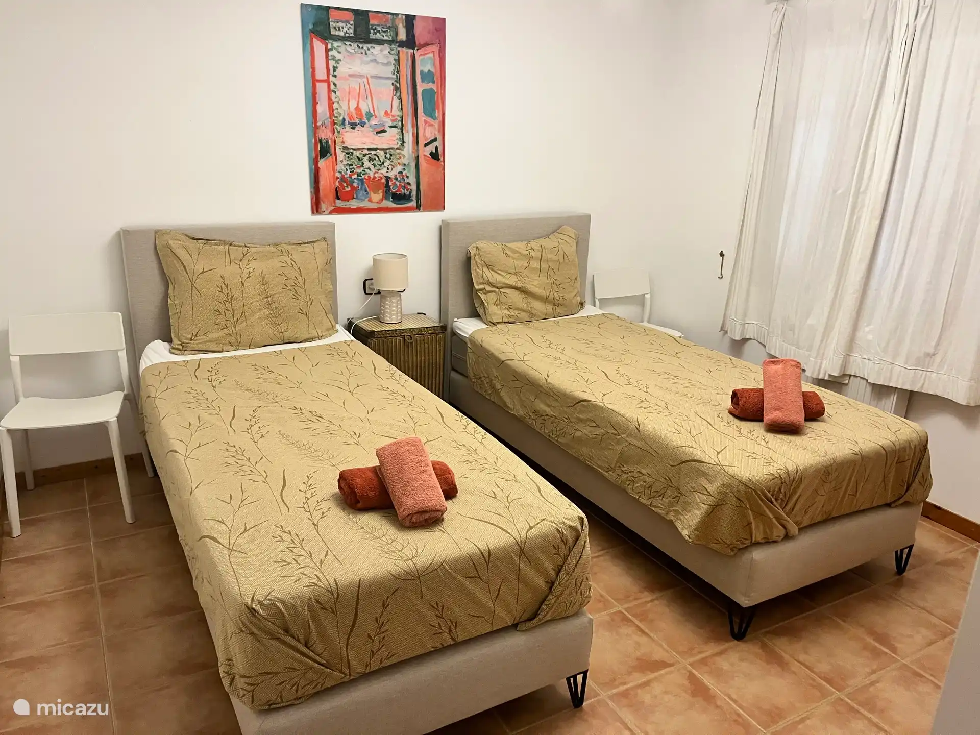 Second bedroom with box Springs of 2m10!