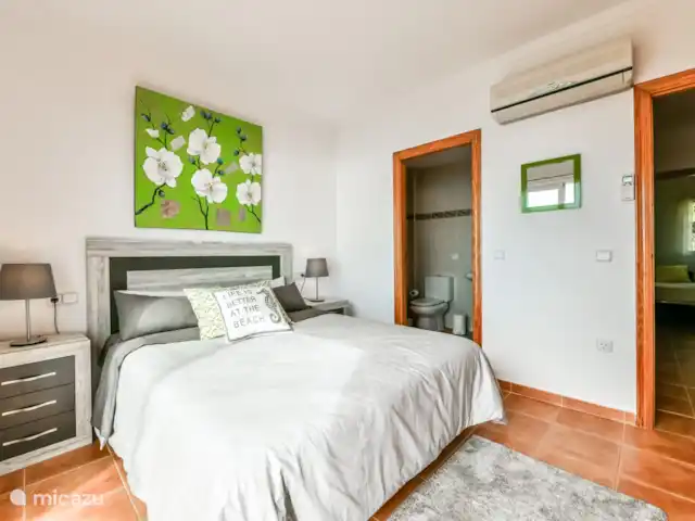 villa en España, Costa Blanca, Altea la Vieja – CASA SANDRA dormitorio principal con baño