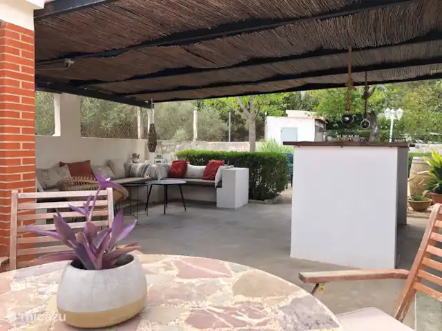 Location de Vacances Espagne, Costa Blanca, Gaianes, chambres d'hôtes -  Spa de Regina Le salon avec bar où vous pourrez déguster diverses boissons et collations.