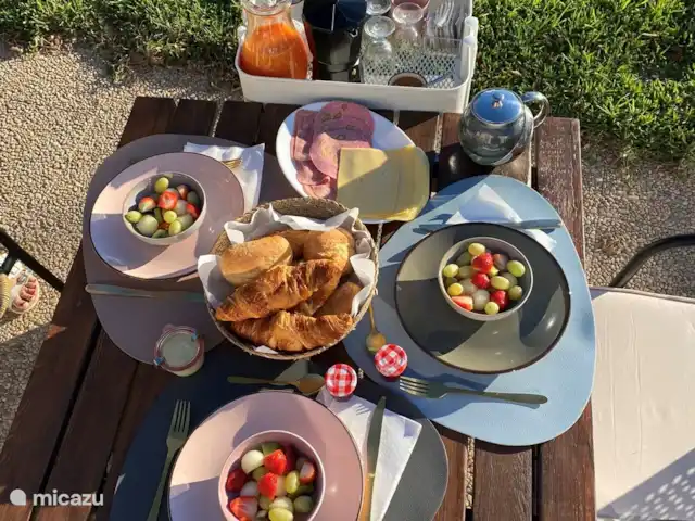 Location de Vacances Espagne, Costa Blanca, Gaianes, chambres d'hôtes -  Spa de Regina Du yaourt avec du musc et des fruits frais aux sandwichs frais avec de la charcuterie. Vous pouvez choisir ce que vous voulez.