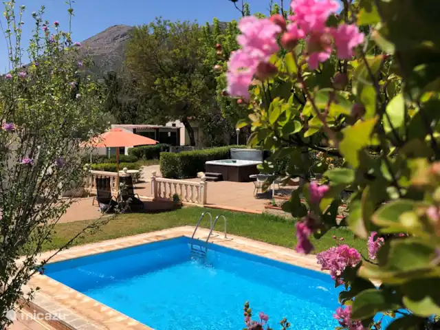 Location de Vacances Espagne, Costa Blanca, Gaianes, chambres d'hôtes -  Spa de Regina Notre piscine en magnésium