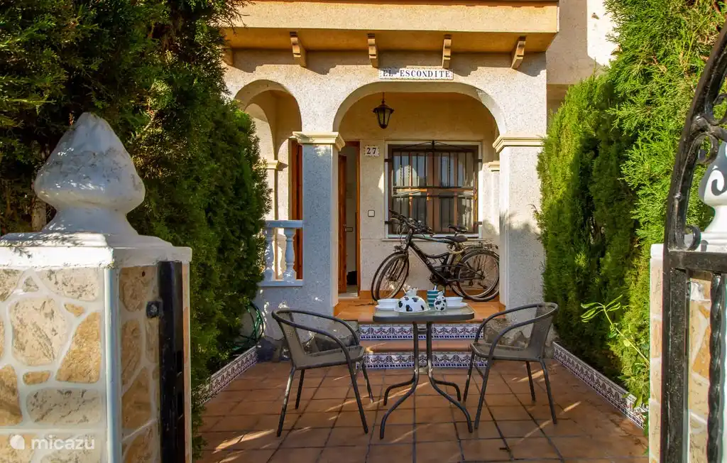 In the morning you can enjoy your coffee here in the first sun