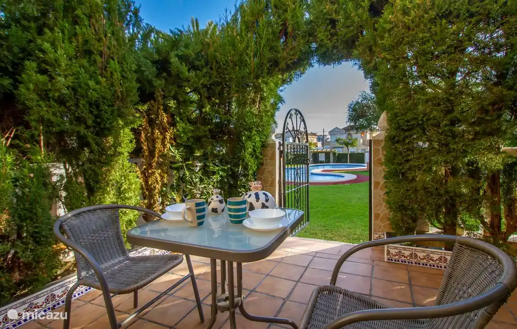 Always keep an eye on your playing children and the green meadow.