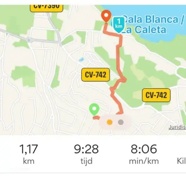 1 km entfernt nach Cala Blanca