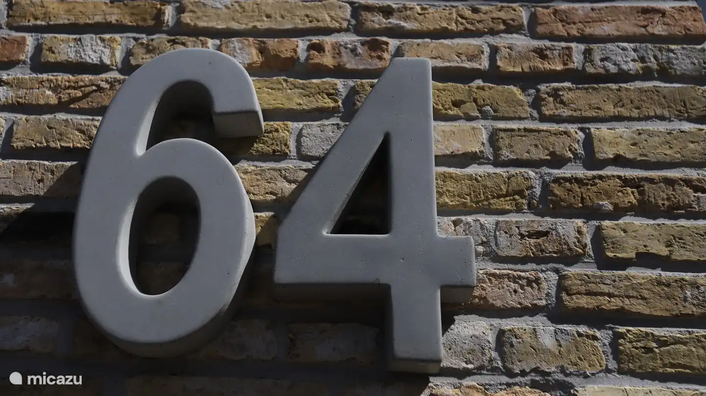 Hausnummer 64