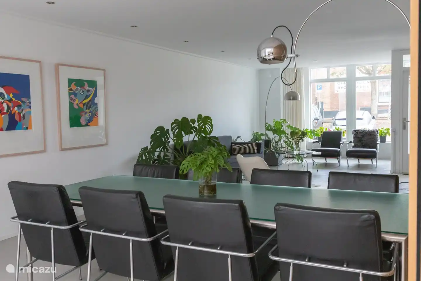 Esstisch mit 8 Harvink-Stühlen