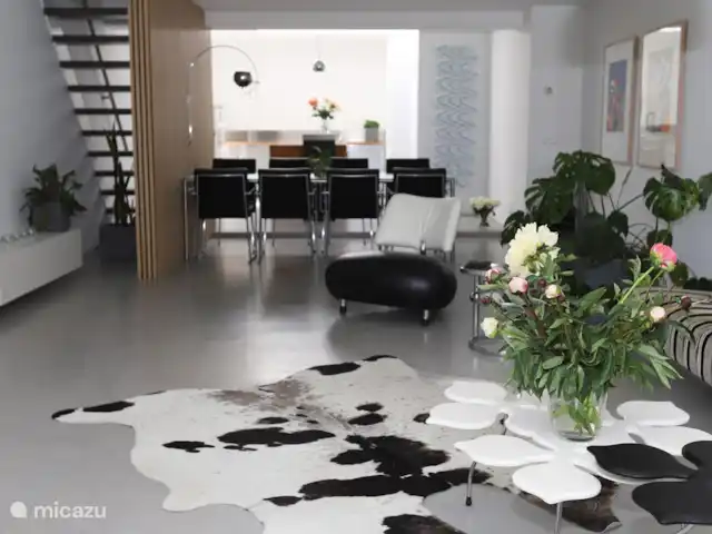 Centre des monuments nationaux Harlingen | Pays-Bas, Frise, Harlingen - maison de ville Salon avec beaucoup de mobilier design