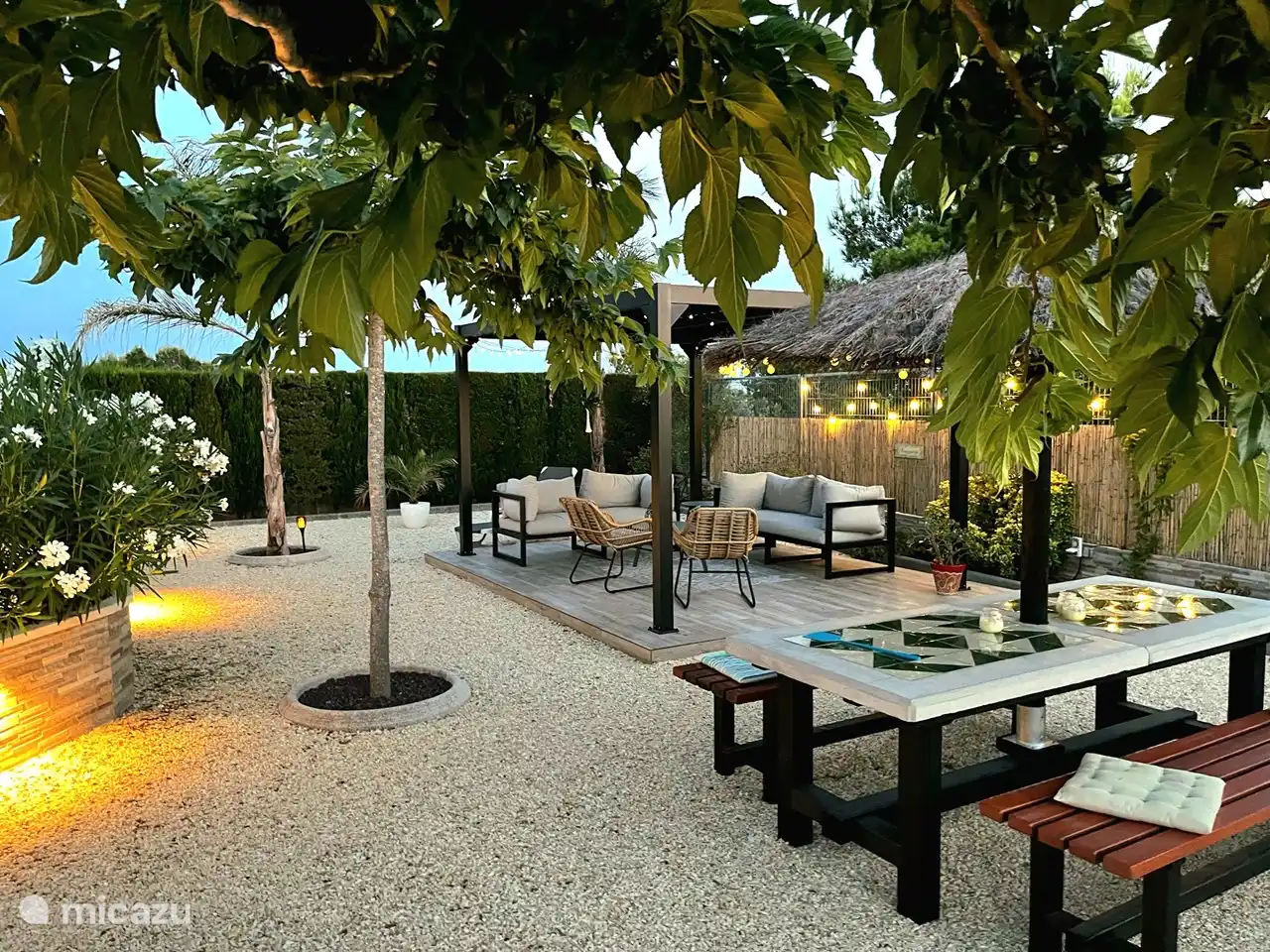 An den Sommerabenden können Sie den Garten bis in die späten Stunden genießen.