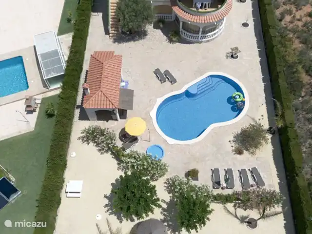 Casa El Toro Rojo | Espagne, Costa Dorada, L'Ametlla de Mar - maison de vacances Photo d'ensemble de la parcelle et de votre maison de vacances, qui s'étend sur tout le dernier étage.