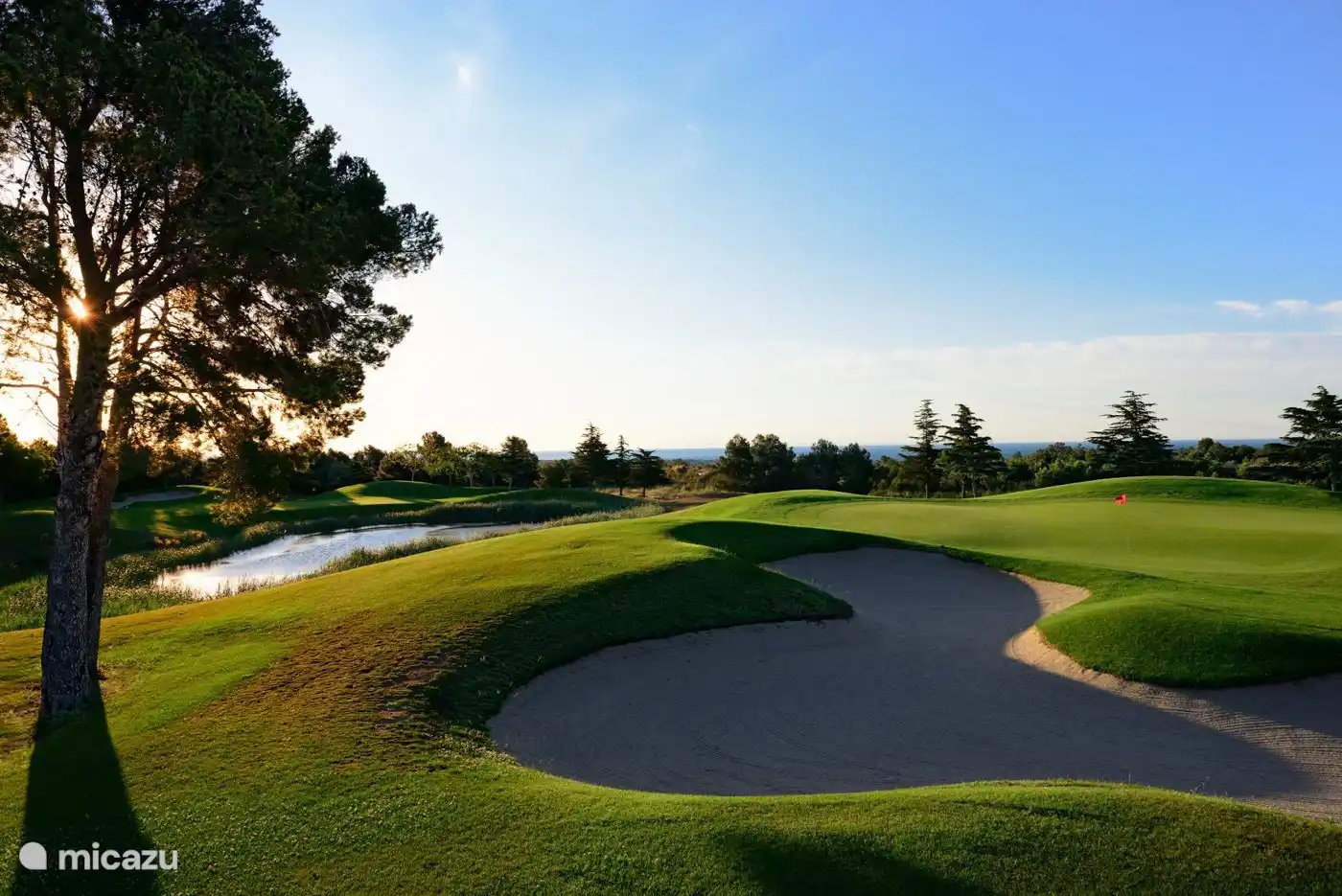 Für Golfbegeisterte: Golf Club Bonmont Terres Noves (dieses Foto) ist ca. 15 Autominuten entfernt. Es gibt auch 5 weitere Golfplätze im Umkreis von maximal 30 Autominuten.