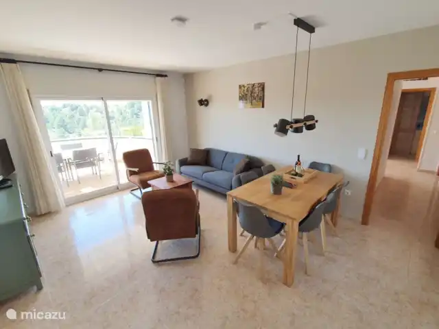 Casa El Toro Rojo | Espagne, Costa Dorada, L'Ametlla de Mar - maison de vacances Le salon/salle à manger avec porte coulissante sur la terrasse.