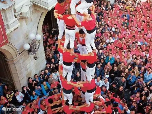 Casa El Toro Rojo | Espagne, Costa Dorada, L'Ametlla de Mar - maison de vacances Les pyramides humaines atteignent souvent des hauteurs vertigineuses. Dix niveaux est le plus haut niveau atteint jusqu'à présent, pour la première fois le 15 novembre 1998 par les Castellers de Vilafranca.