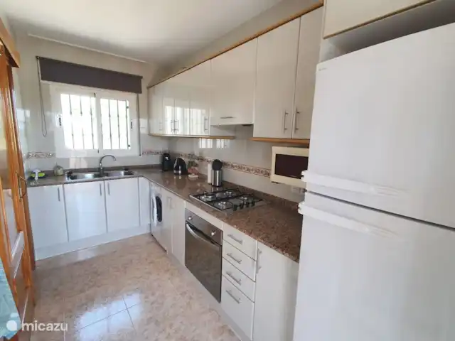 Casa El Toro Rojo | Espagne, Costa Dorada, L'Ametlla de Mar - maison de vacances Cuisine, qui est équipée de divers appareils, couverts, ustensiles de cuisine, etc.