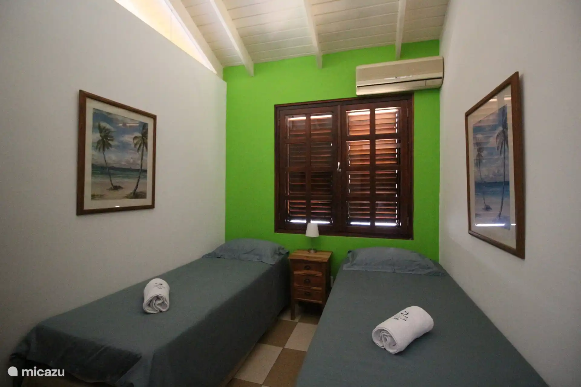 drittes Schlafzimmer mit zwei Einzelbetten