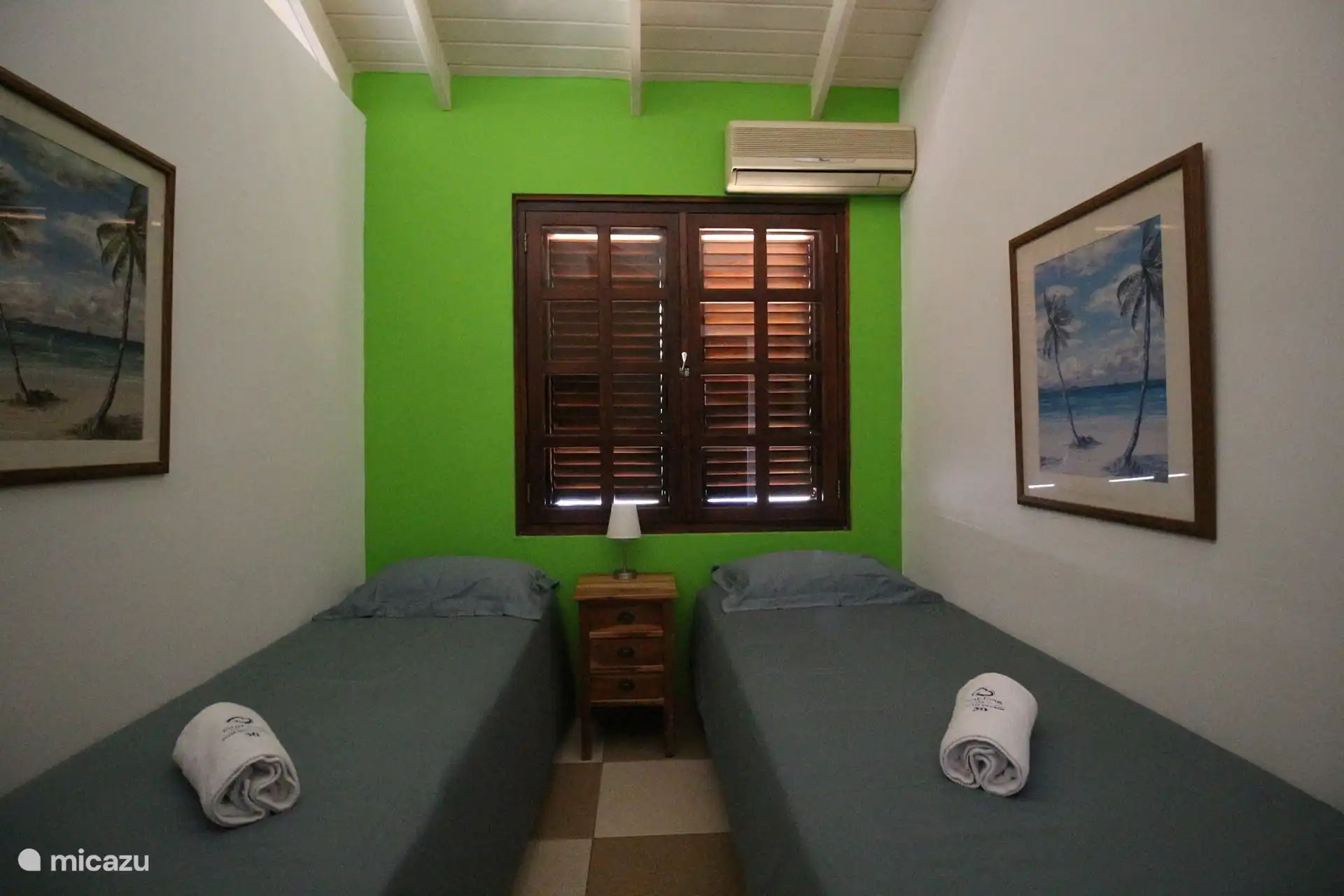 Drittes Schlafzimmer mit zwei Einzelbetten.