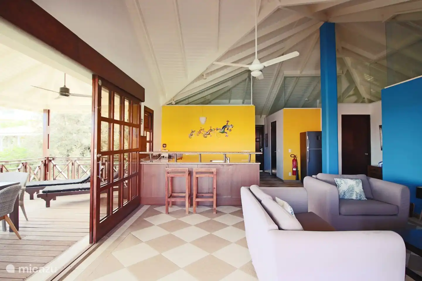 Wohnzimmer mit Küche