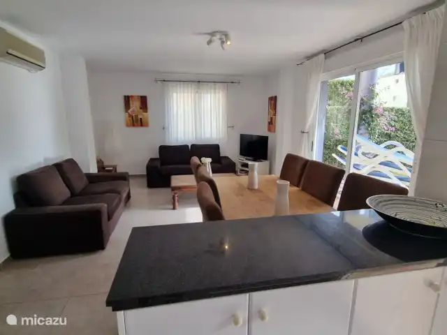 Jardines de Denia 3, rez-de-chaussée 19 | Espagne, Costa Blanca, Dénia - appartement Le salon et la cuisine ouverte