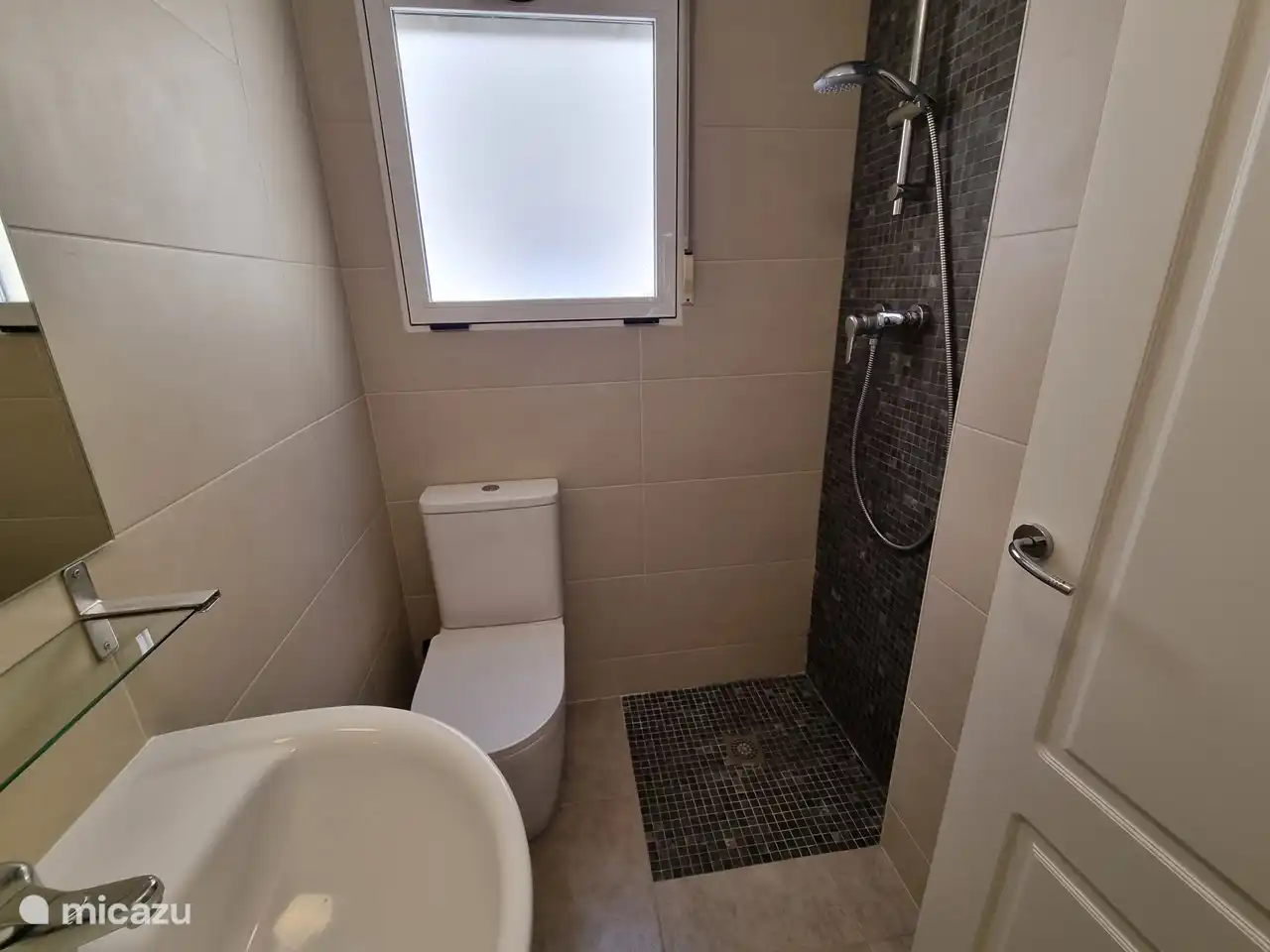 Kleines Badezimmer, neu renoviert