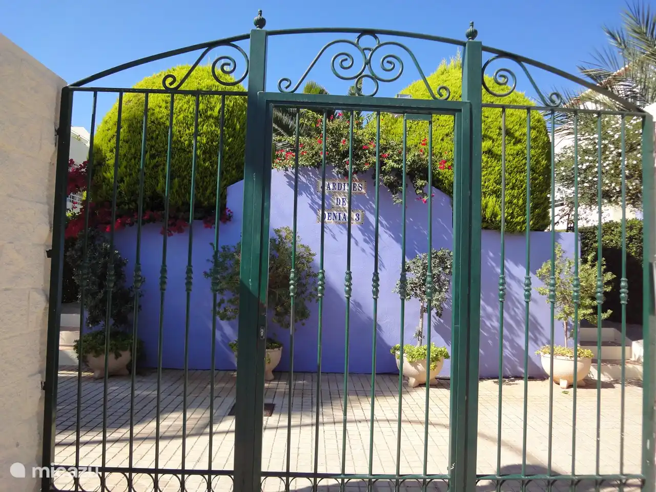 Eingang zum Apartmentkomplex