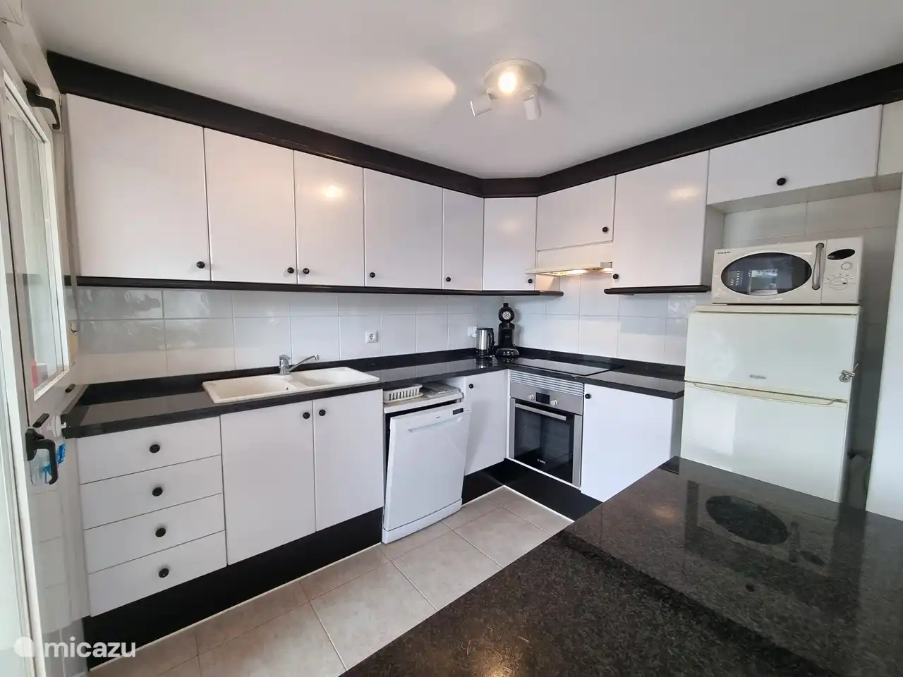 Küche mit allen notwendigen Geräten