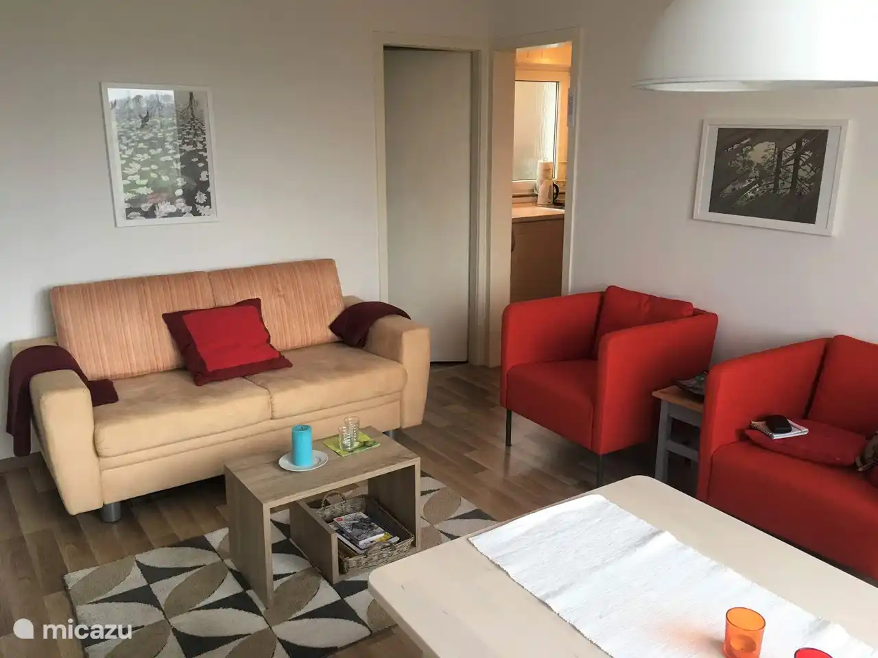 Sitzecke mit Sofa und 2 Sesseln