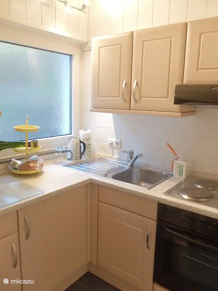 Separate Küche in offener Verbindung mit dem Wohnzimmer