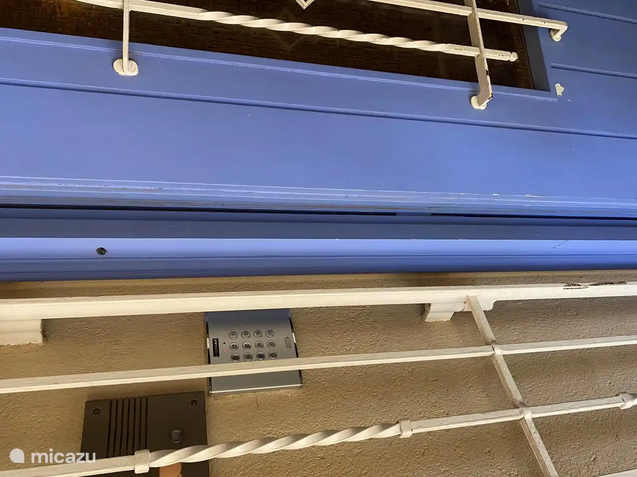 Haupteingang mit Code