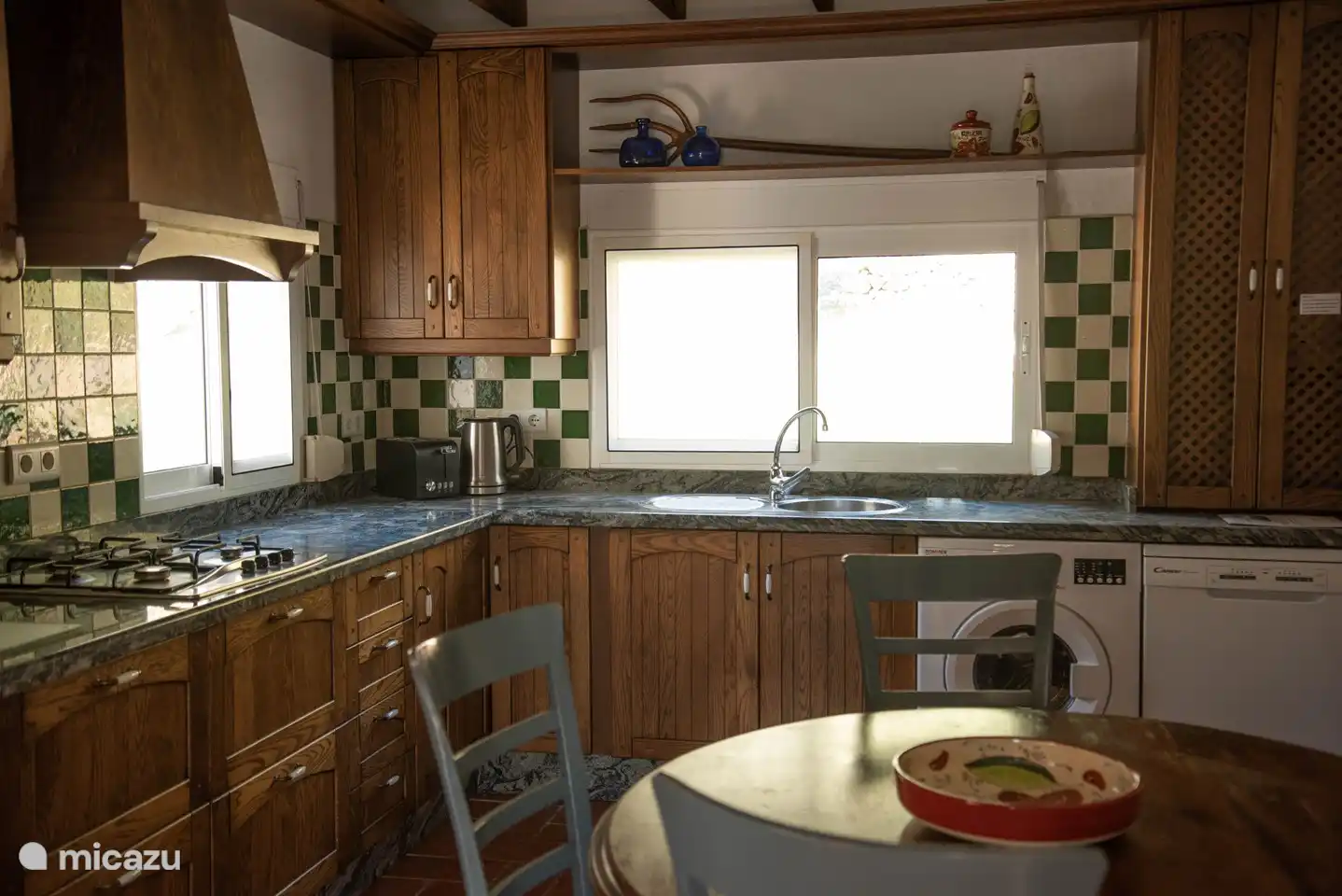 Die voll ausgestattete Küche