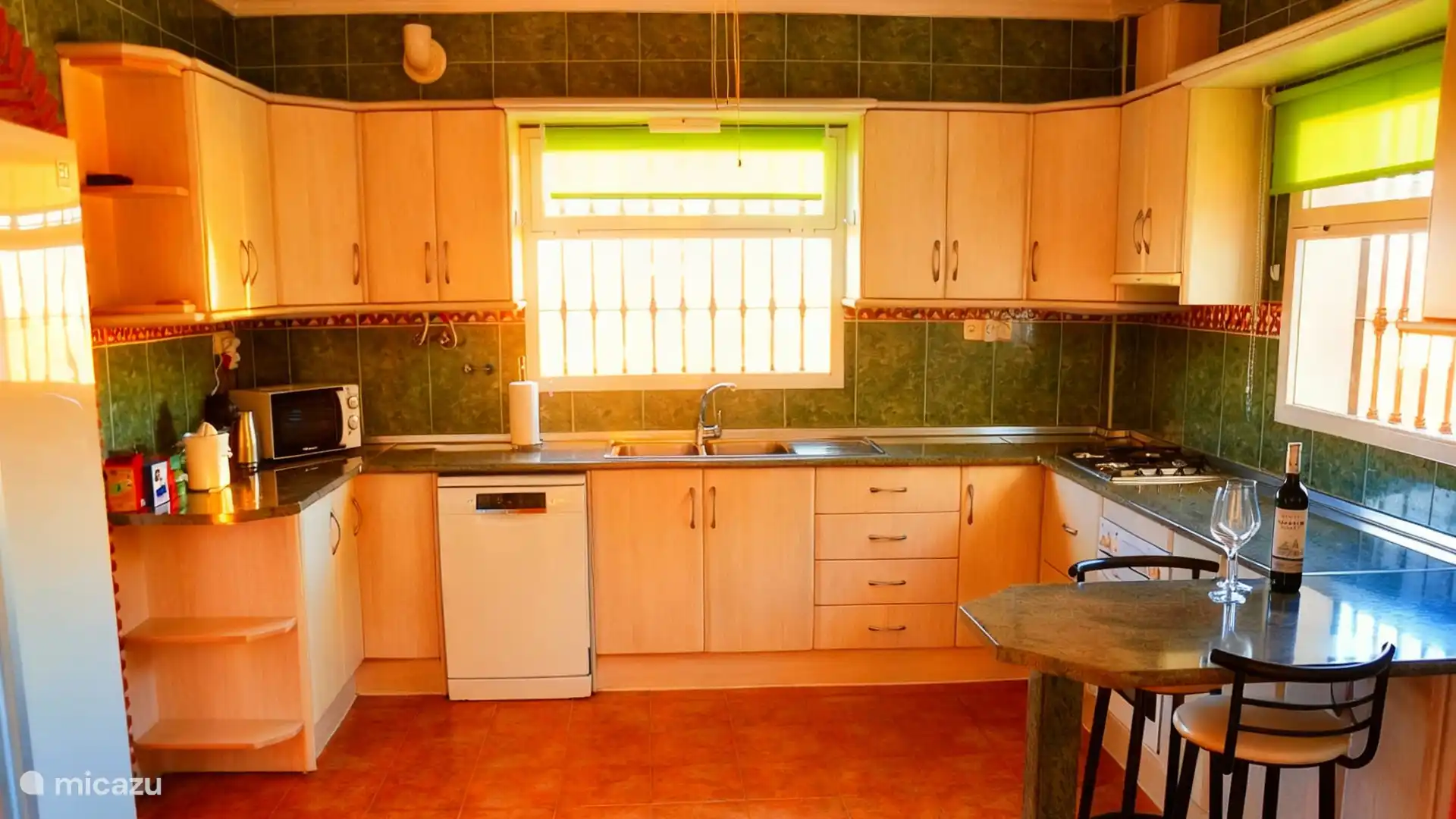 Komplett geräumige Küche