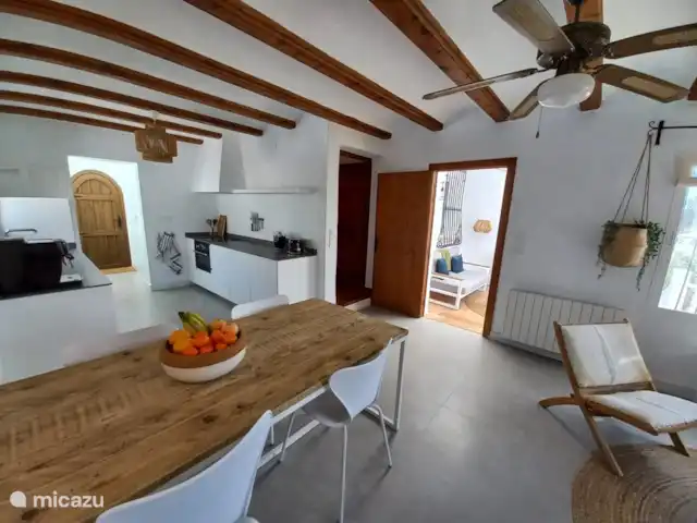 villa estrella de mar en España, Costa Blanca, Moraira - villa A mano derecha la entrada a la 'Naya' (conservatorio español) y acceso a la terraza privada
