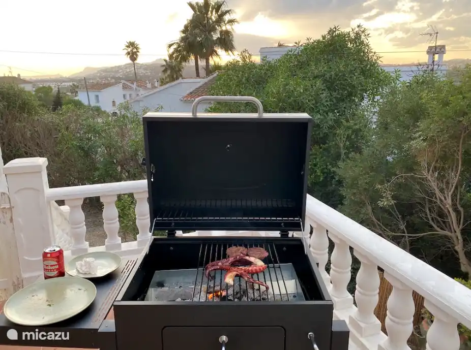 Bien sûr, un barbecue est disponible !