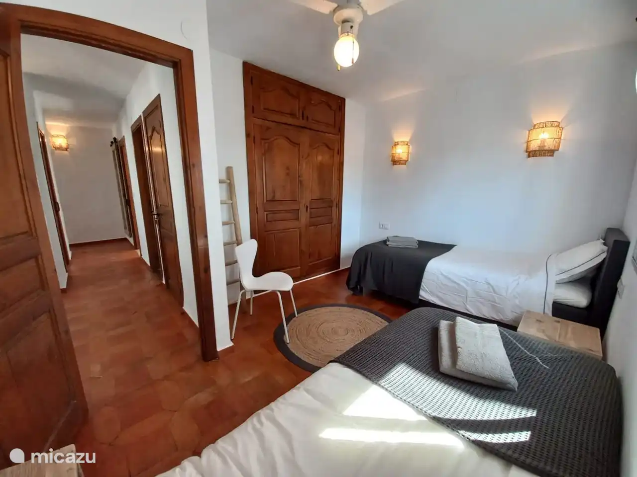 Chambre 2 où nous offrons deux options. Ici, nous montrons la configuration avec 2 lits simples.