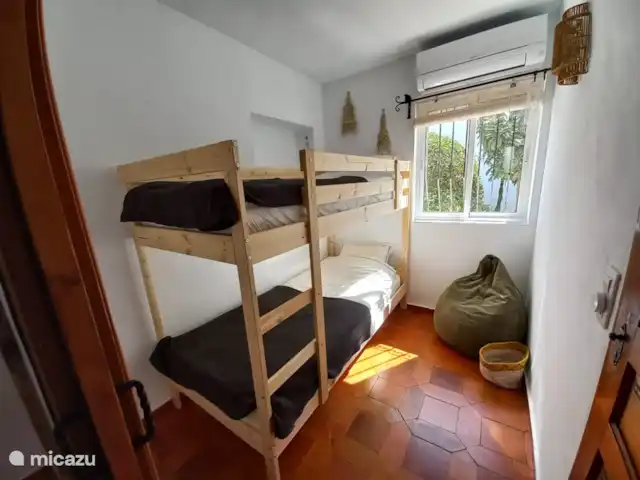 villa estrella de mar en España, Costa Blanca, Moraira - villa Dormitorio 3 con mesitas de noche incorporadas en ambos 'pisos'. Muy bonito para los niños.
