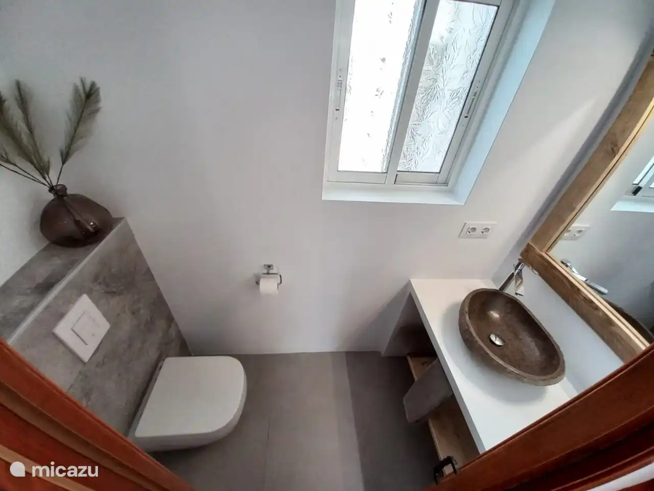 La deuxième toilette séparée. Ici aussi, tout avec des produits Grohe haut de gamme.