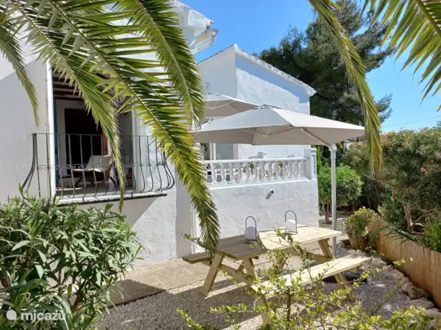 villa estrella de mar en España, Costa Blanca, Moraira - villa Con, por supuesto, una gran sombrilla para refrescarse.