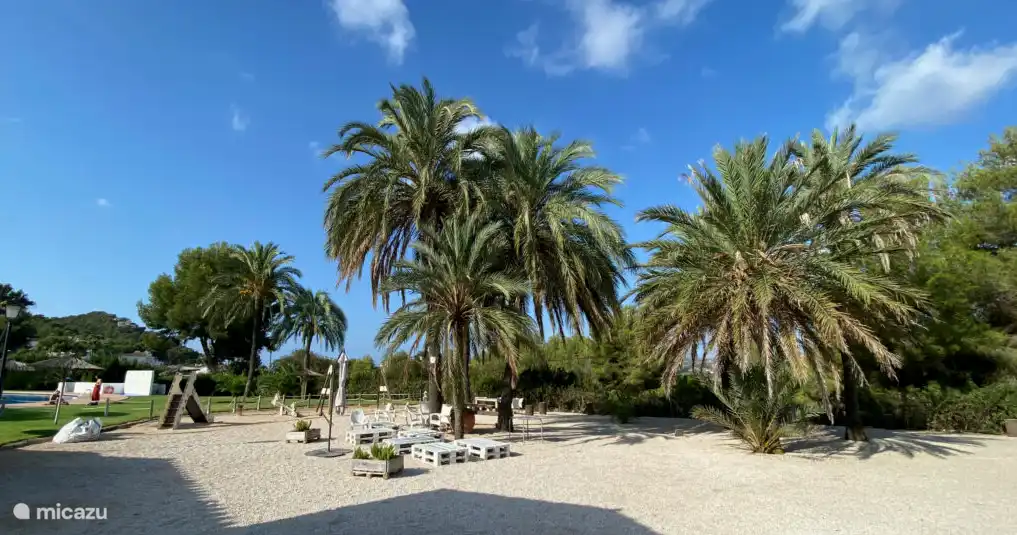 Un bel endroit au resto/piscine pour se prélasser un moment