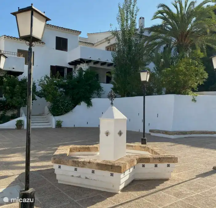 Au coin de la maison, vous trouverez toutes sortes de trésors cachés comme cette place