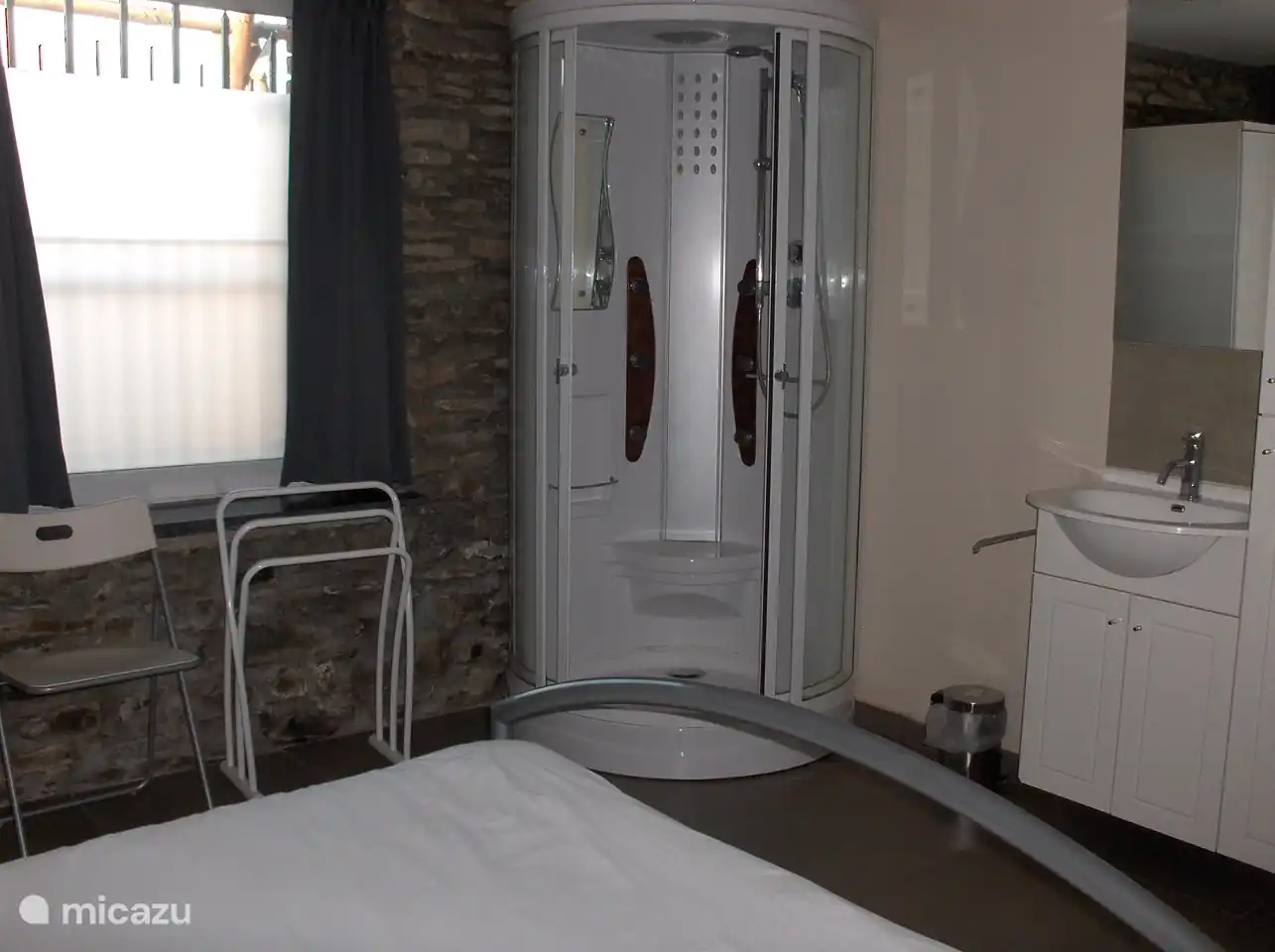 Douche supplémentaire dans la chambre 1 à l'étage inférieur