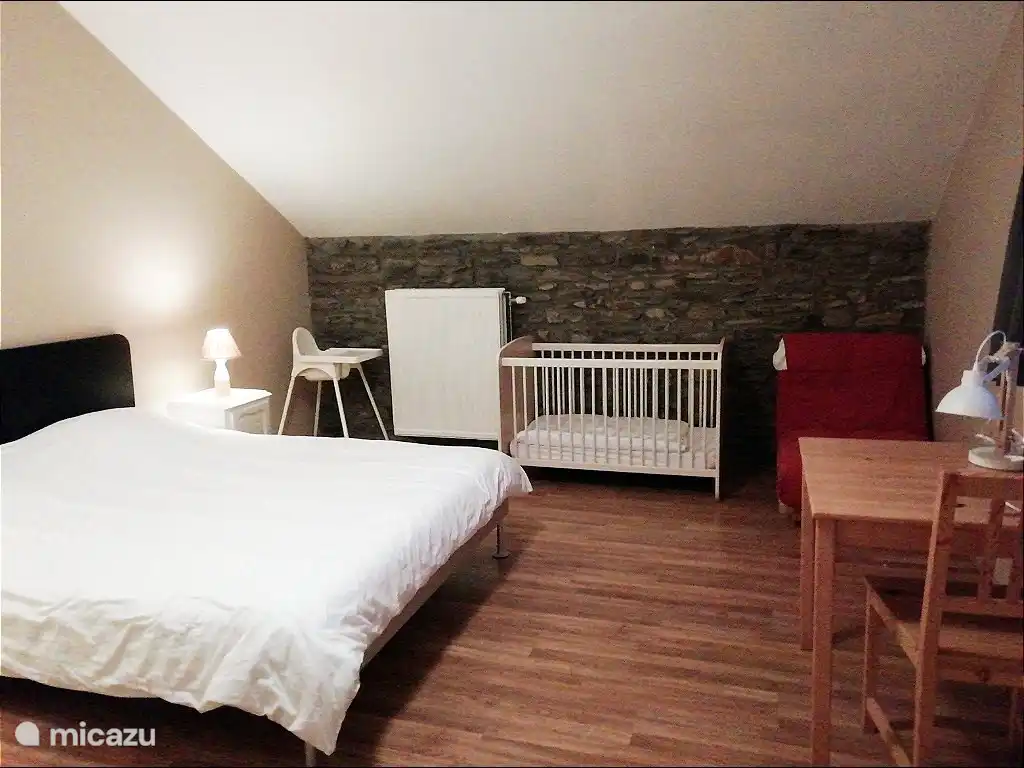Chambre 2 avec lit bébé (120 x 60 cm)
