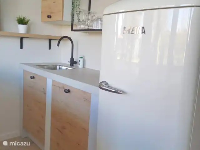 Pura Vida del Río en Países Bajos, Holanda Meridional, Oude Ade - apartamento lata pequeña en la cocina