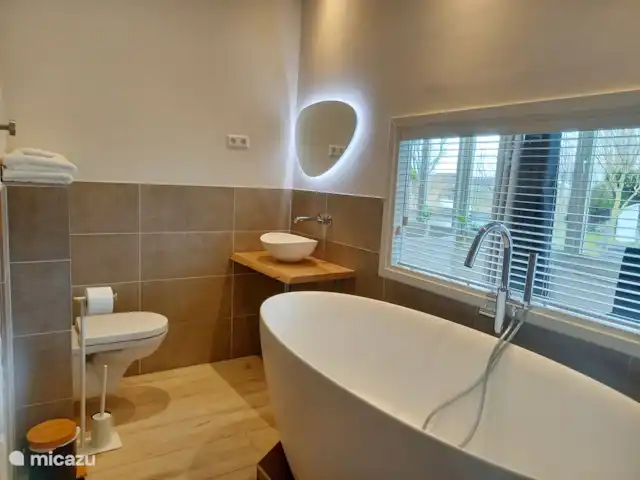 Pura Vida del Río en Países Bajos, Holanda Meridional, Oude Ade - apartamento lavabo e inodoro al lado del baño