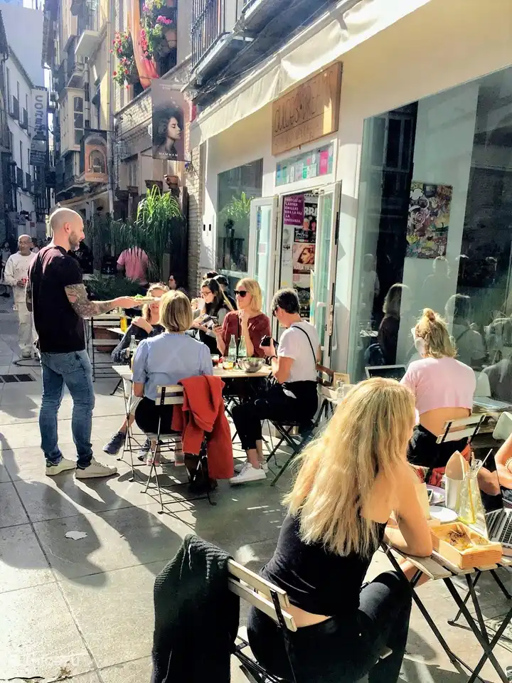 Gemütliches Streetfood und Drinks.