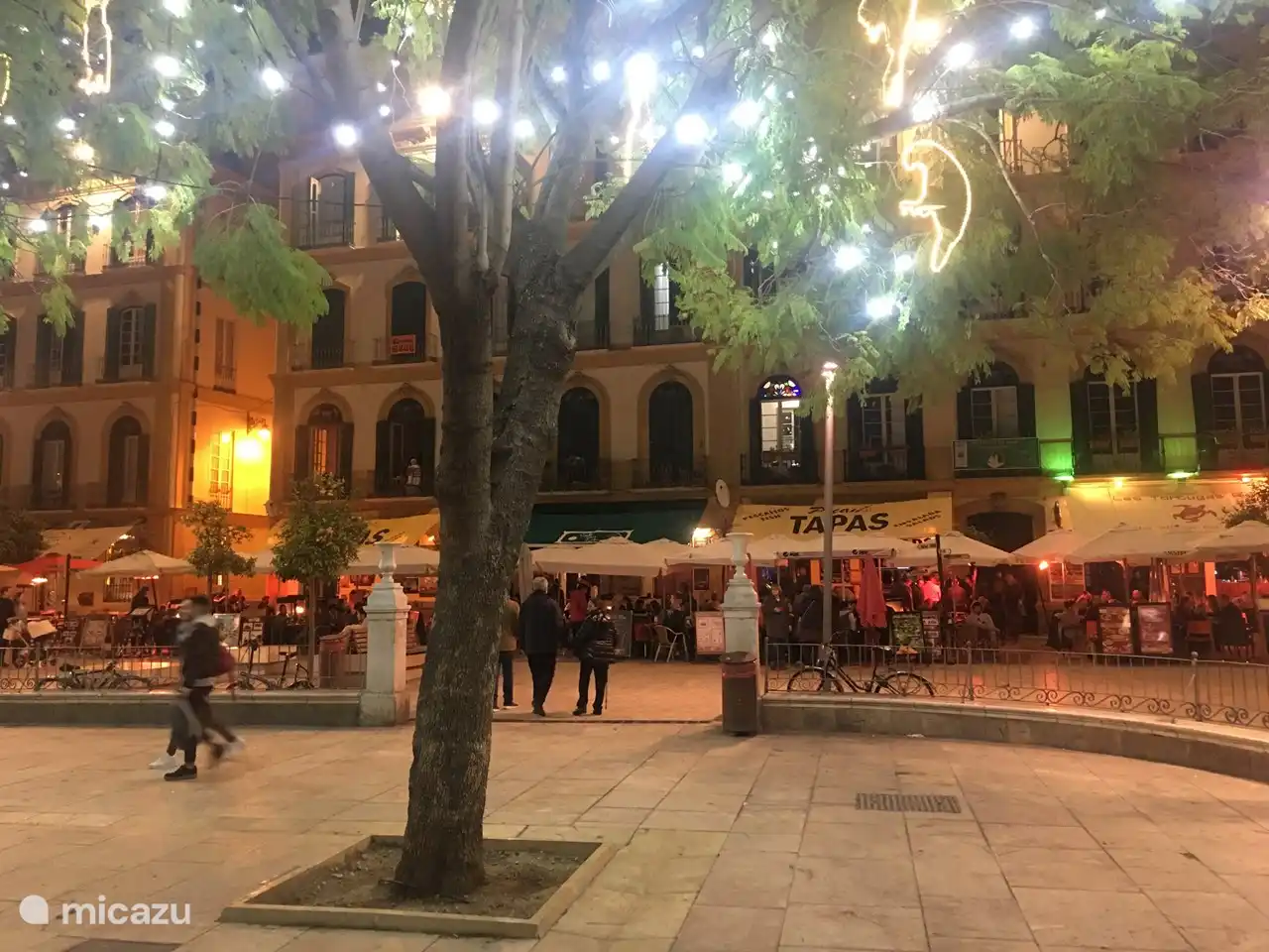 Überall gemütliche Lokale zum Essen am Abend..