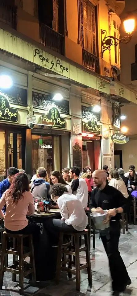 Gemütliches Abendessen auf der Terrasse